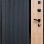 Usa metalica intrare in apartament Modern , clasa 4 antiefractie , izolatie fonica 42 decibeli , culoare negru exterior stejar interior , 860x2050 mm , deschidere